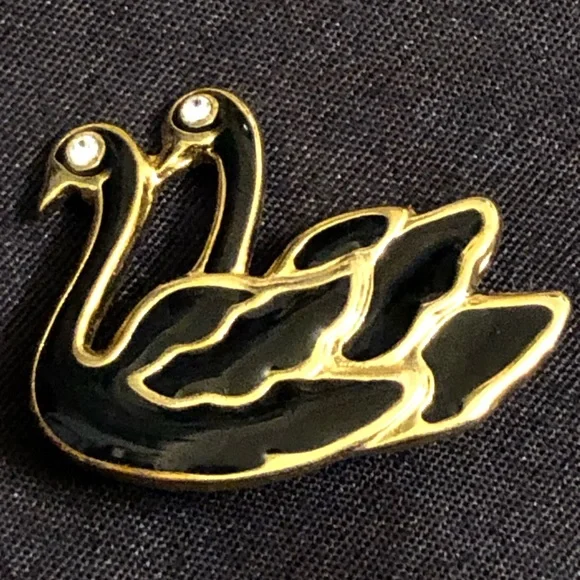 Beautiful swan pin black n gold tone crystals on eyesw - Picture 1 of 4